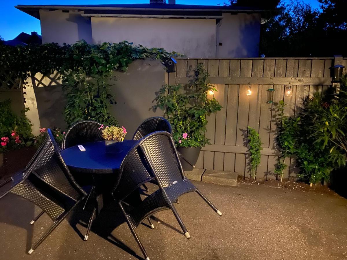 Apartment Delicius Near The Beach,metro, Airport