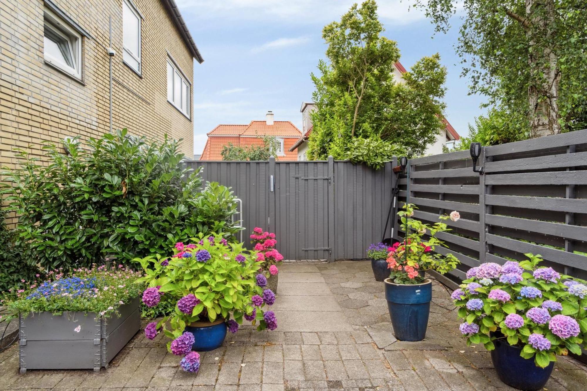 Delicius Near The Beach,metro, Airport Apartment